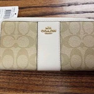 NWT signature coach wallet